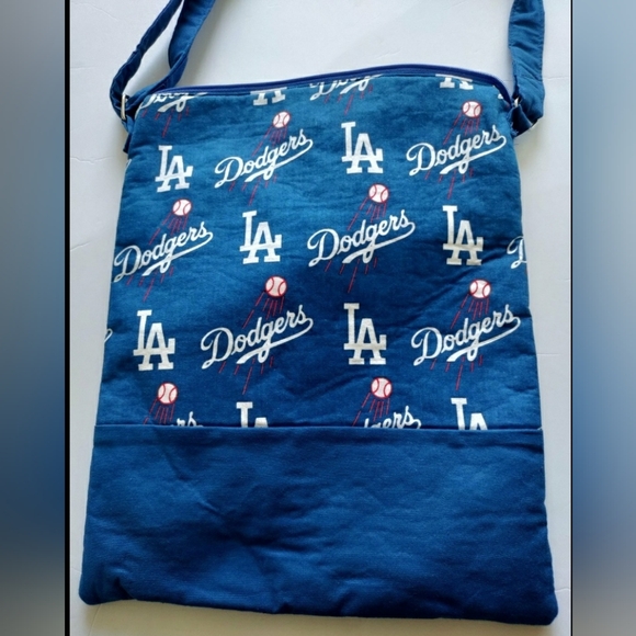LA Dodgers Crossbody Bag - Picture 2 of 4